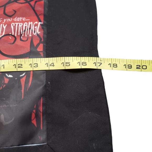 Emily The Strange Sham Throw Cover Emily with Blades - Picture 4 of 7